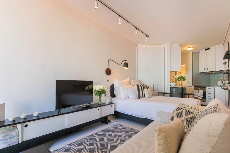 1 Bedroom Property for Sale in Sea Point Western Cape